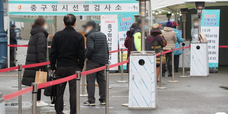 ‘확진자 주홍글씨’ 몇 달 지나도 안 지워져…”생계 위협 고통”