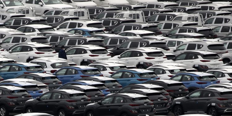 車공장 세운 반도체 부족현상…업계 “올해 3분기까지 이어질 듯”