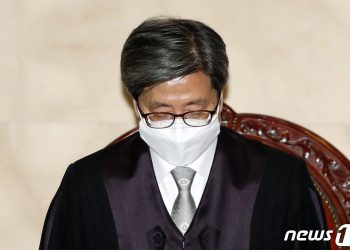 野, 김명수 사과에 분노 폭발…”정치 고려 없었다니, 아직도 우겨”