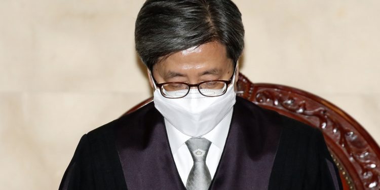 野, 김명수 사과에 분노 폭발…”정치 고려 없었다니, 아직도 우겨”