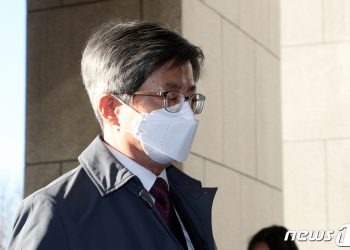 명절 뒤에도 여전한 김명수의 ‘침묵’ 출근