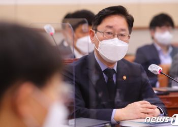 ‘원전·김학의’ 수사팀 그대로…중간간부 인사 尹의견 반영
