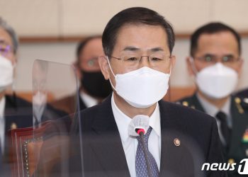 법사위 ‘김명수 출석’ 부결에 野 퇴장…조재연, 법관징계법 우려