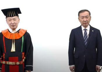 실제 총장과 똑닮은 AI 총장 등장에 학생들 ‘깜짝’