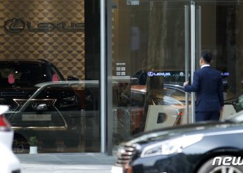 일본차 ‘잃어버린 10년’…테슬라의 美에 2위 자리도 뺏겼다