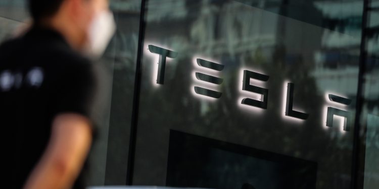 전세계 반도체 대란, 테슬라도 멈췄지만 현대차는 정상가동