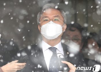 ‘조국 아들 허위 인턴’ 최강욱 집행유예 판결…검찰 항소