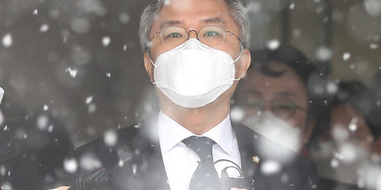 ‘조국 아들 허위 인턴’ 최강욱 집행유예 판결…검찰 항소