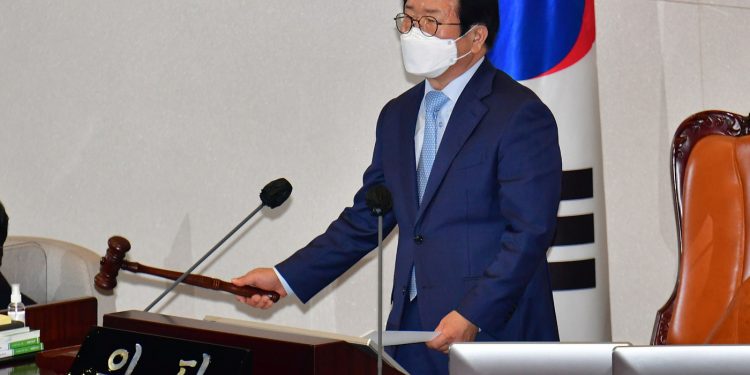 김명수 거짓말에도 헌정사 첫 법관 탄핵안…여 “사법부 견제” 야 “민주당을 탄핵”