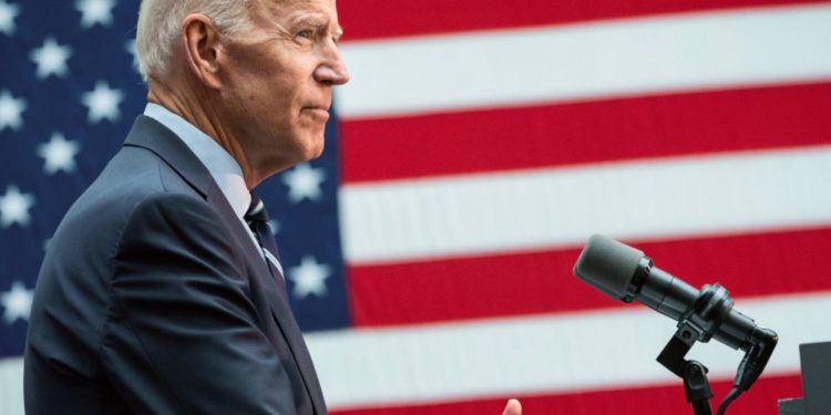 바이든, 조기 게양 지시…애틀랜타 총격 희생 추모