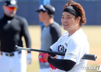 ‘MLB 대선배’ 추신수가 김하성에게…”부진? 많이 겪는 문제, 잘할 거다”