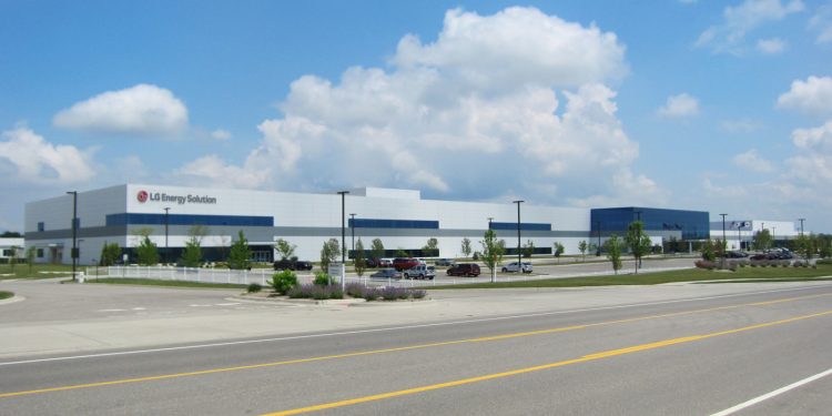SK이노 보고 있나…LG, 급성장 美 전기차 겨냥 대대적 투자