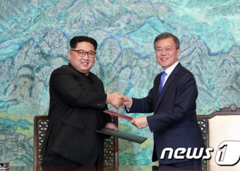 北 연일 미사일 쏘는데 ‘비판’ 한 마디 못꺼낸 정부