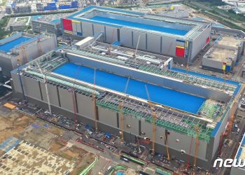 美정부 등에 업은 인텔…’총수 부재’ 삼성에 선전포고