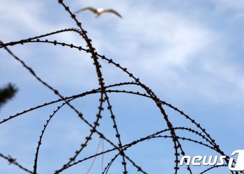 ‘경계실패’ 사단장 보직해임됐는데…군단장은 왜 경고만?