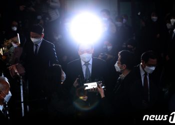 대선 1년 앞 지지율 1위 ‘윤석열 대망론’