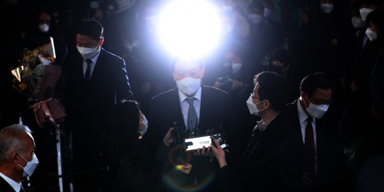 대선 1년 앞 지지율 1위 ‘윤석열 대망론’