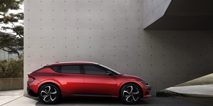 베일 벗은 EV6…기아 “올해 글로벌 3만대 판매, 내년 10만대”