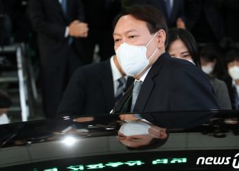 윤석열 “노무현 정치감각은 ‘메시’…文정부 인사들 그만큼 안 돼”