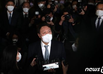 윤석열, 사퇴 직전 ‘거악 척결’ 美 모겐소 검사장 전기 배포