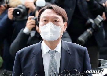 윤석열 전격 사퇴…윗선 남은 ‘월성원전 수사’ 차질 빚나