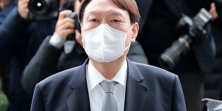 윤석열 전격 사퇴…윗선 남은 ‘월성원전 수사’ 차질 빚나