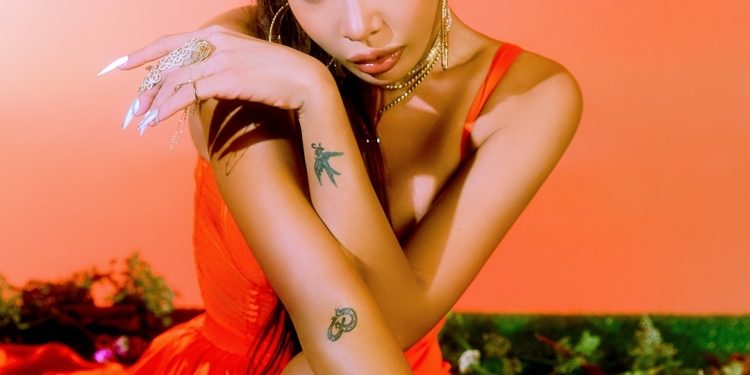 제시, 신곡 ‘어떤X’ 티저 공개…도발 눈빛·섹시 포즈