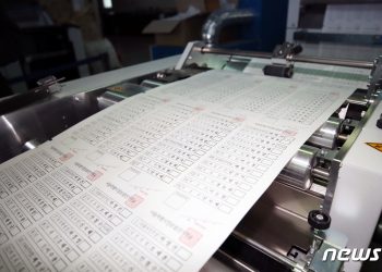 진중권 “민심이 막대기 세워놔도 당선될 판…심지어 막대기는 망언 안 해”