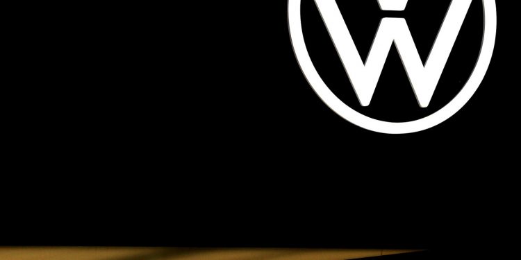 폭스바겐이 문제가 아니다…전기차 주도권 놓고 車-배터리 ‘격돌’