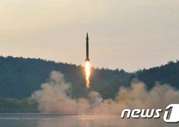 합참은 청와대 눈치, 靑은 북한 의식…日 3분만에 “北 탄도미사일”