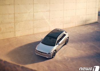 현대차 아이오닉5 인기에 부품주 들썩…”배터리부터 팔걸이까지”