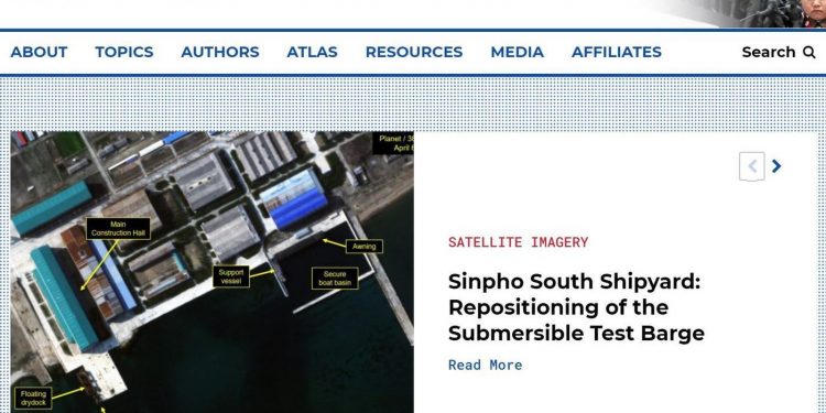 38노스 “北신포조선소 SLBM 시험용 바지선 이동 포착”