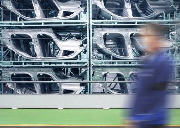 BMW, `아듀! 화석연료’..CO2 배출 없는 강철 생산 잰걸음