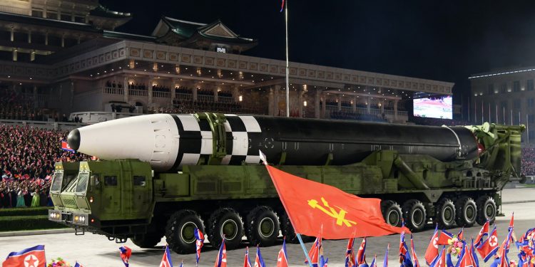 “北, 2027년까지 핵무기 최대 242개 보유 가능성”