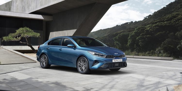 기아, 3년 만에 ‘더 뉴 K3’ 디자인 공개…”미래지향적인 모습”