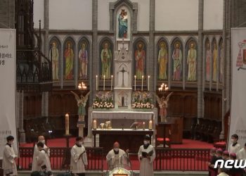 “아낌없이 주고 간 고귀한 분”…정진석 추기경 애도물결