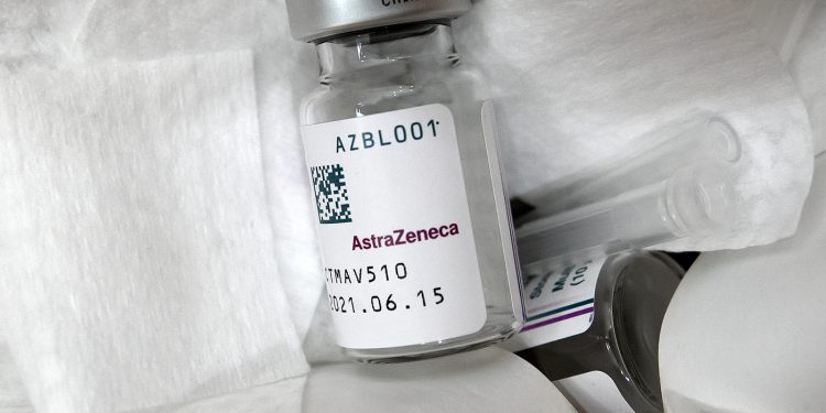 아스트라제네카 백신 사용 중단 국가 속출