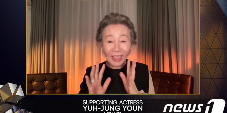 “윤여정 아카데미 여우조연상, 1순위 후보” – AFP통신