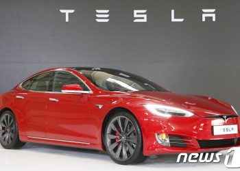 “운전석 사람 없었다”…테슬라 사고 2명 사망