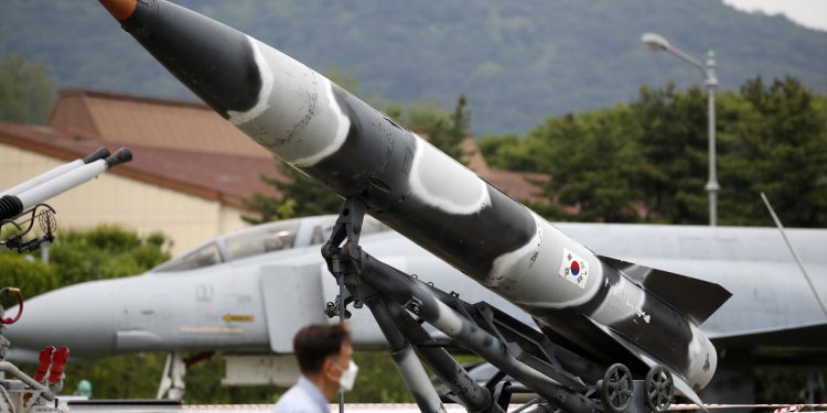 北, ‘한미미사일지침’ 해제 비난…남·북·미관계 ‘먹구름’