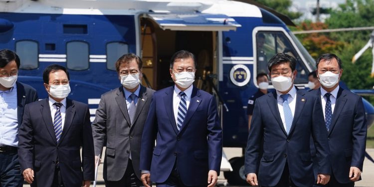 백신외교 성과 주목…반도체·배터리 협상 지렛대