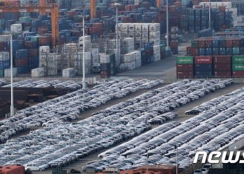 ‘脫코리아’ 움직임 뚜렷한 車업계…美보호무역·관세·노조 ‘3중고’