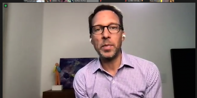 덕 쉽맨 후보 “아시안 이해하고 편견 없애도록 노력”