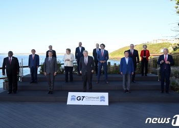 美바이든과 英존슨 사이, 사실상 ‘G8’ 과시…”이 자리가 대한민국의 오늘”