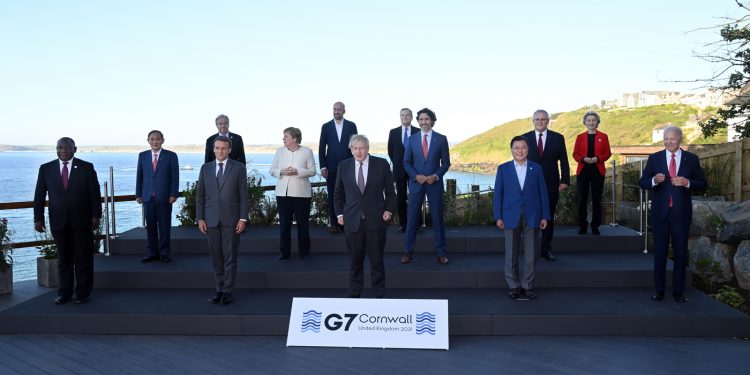 美바이든과 英존슨 사이, 사실상 ‘G8’ 과시…”이 자리가 대한민국의 오늘”