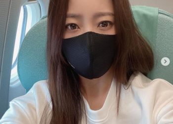 마스크 써도 빛나는 김희선 미모