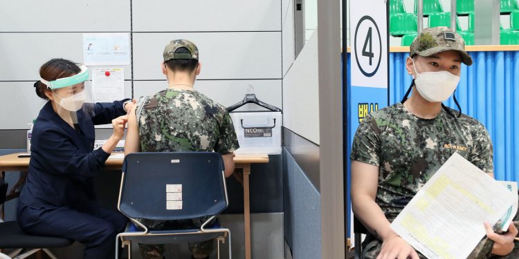 한국군 대대장이 백신 접종 강요 논란