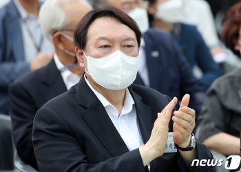 윤석열, 대변인 통해 첫 메시지…”입당 등 모든 선택 열려 있어”