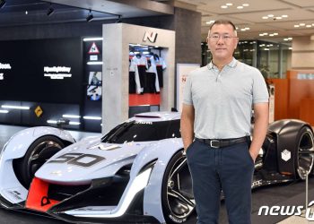 정의선 회장, 英 오토카 어워즈서 ‘이시고니스 트로피’