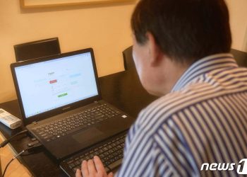 페북 시작한 윤석열 “주량은 소주 1~2병..취미는 미술관 관람”